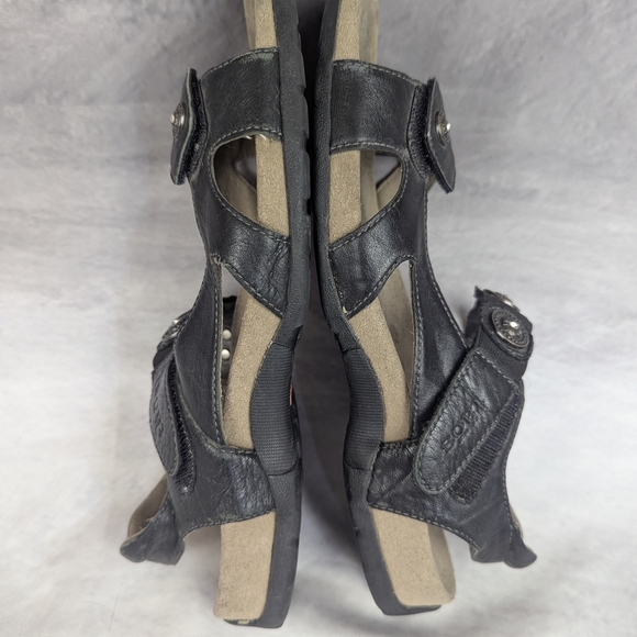 Taos Size 10 Women's Black Sandals Leather With Medallions - Picture 4 of 8